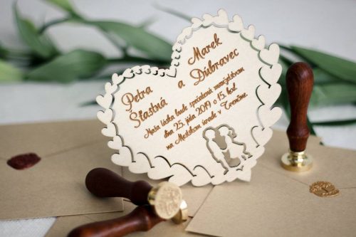 drevené svadobné oznámenie